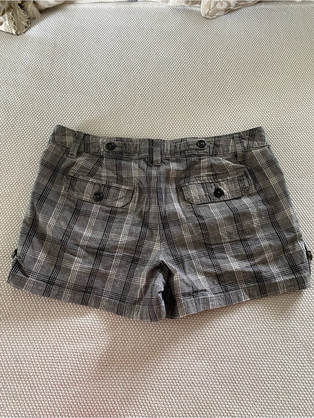 a.n.a Gray Plaid Utility Shorts Size 12 Cotton Stretch Buckle Tabs - Picture 7 of 13